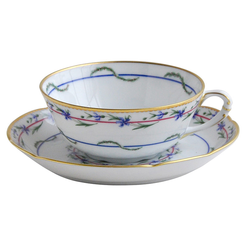 Le gobelet du roy tea cup and saucer